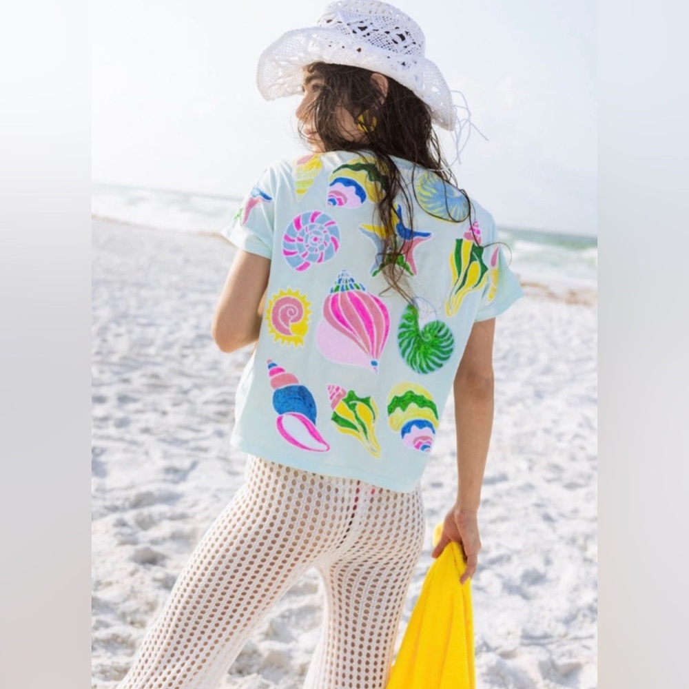 New! QUEEN OF SPARKLES Colorful Sequin Sea Shells Tee Oversized XS - Picture 7 of 10